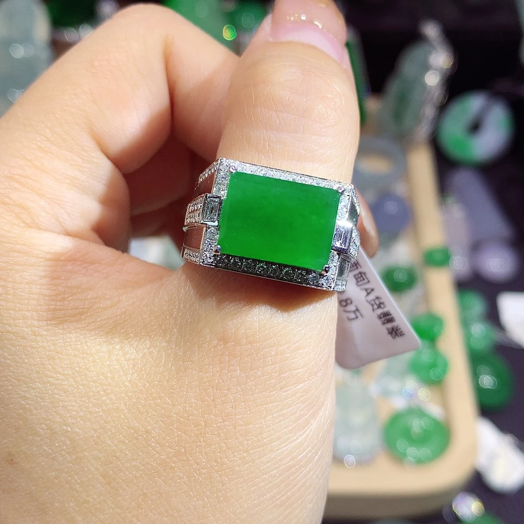 翡翠18K金镶嵌颈饰马鞍