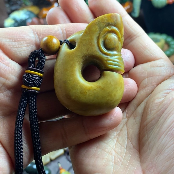 透闪石质玉手把件未镶嵌