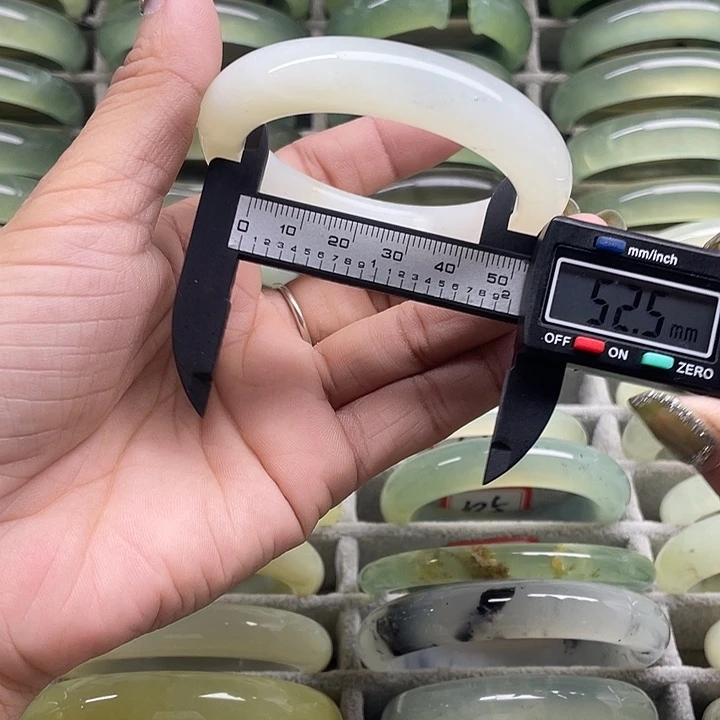 蛇纹石玉未镶嵌手镯103