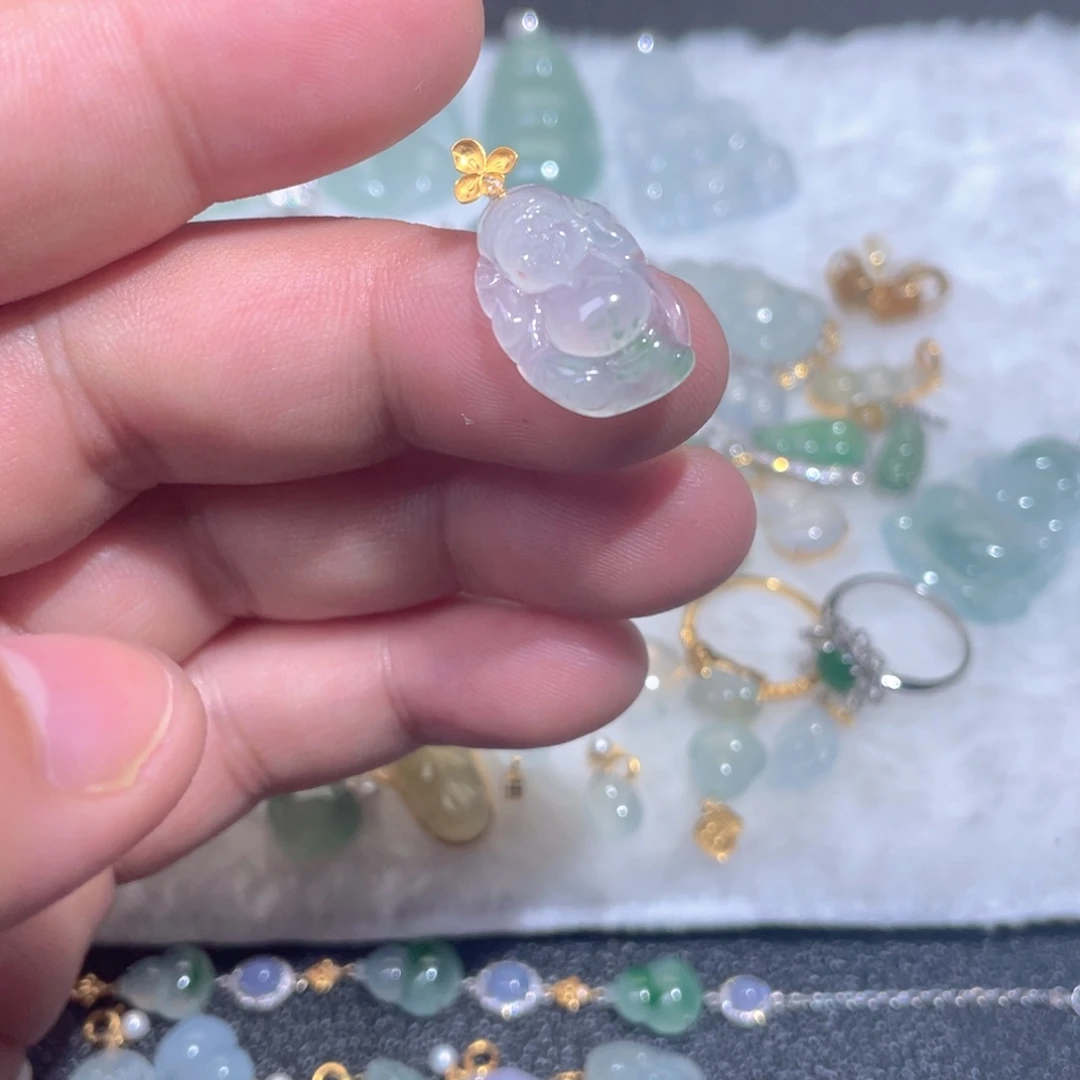 颈饰18K金镶嵌翡翠