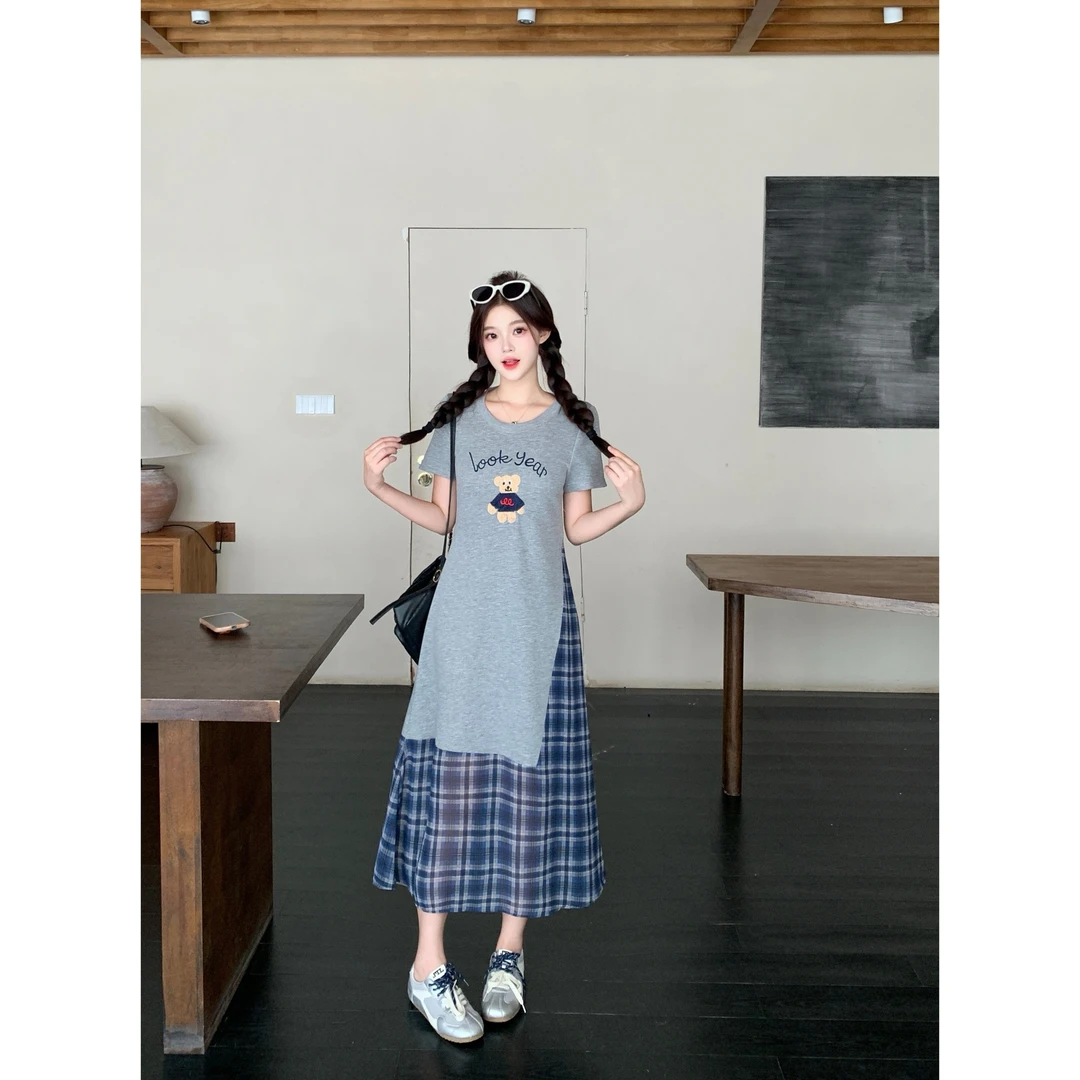 长2025夏季胖mm大码女重工刺绣小熊短袖连衣裙拼接格子长裙80060