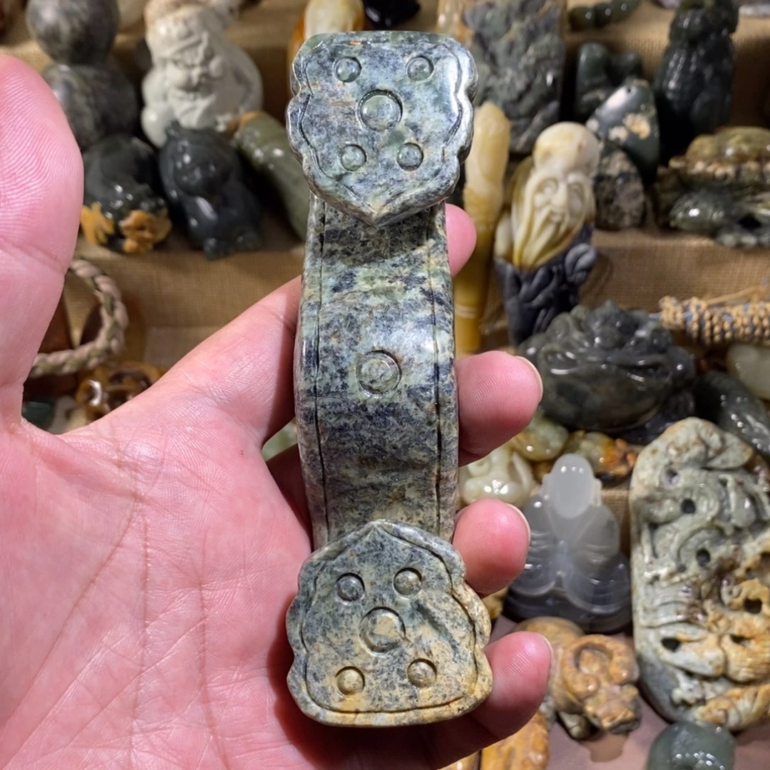 未镶嵌透闪石质玉挂件