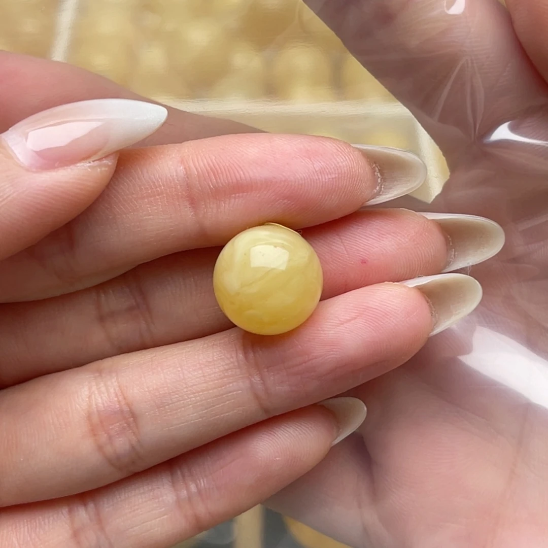 未镶嵌琥珀裸石芝*人蜜蜡瑕 圆珠思思