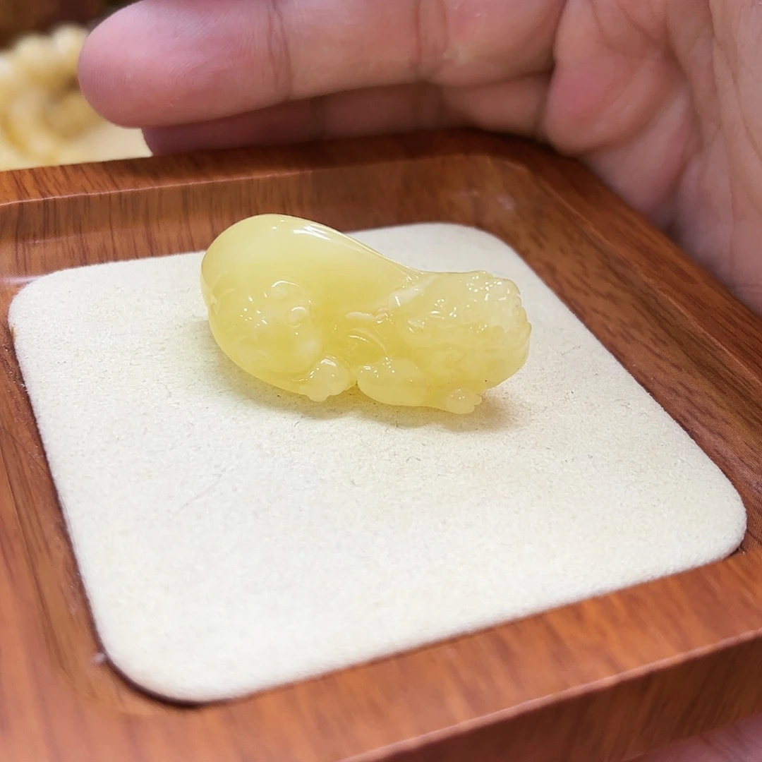 蜜蜡未镶嵌珠宝奇石瑕疵