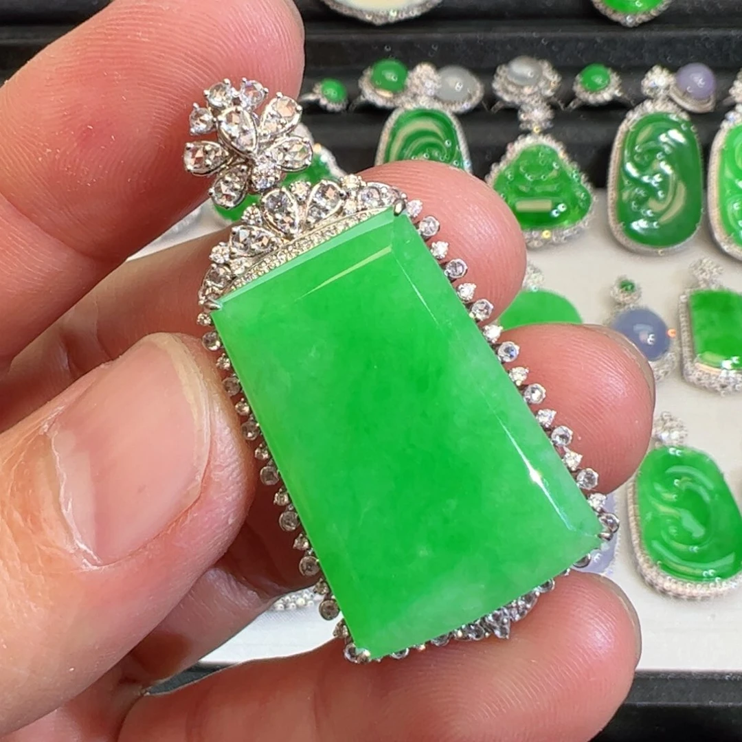 翡翠吊坠(不含链)18K金镶嵌