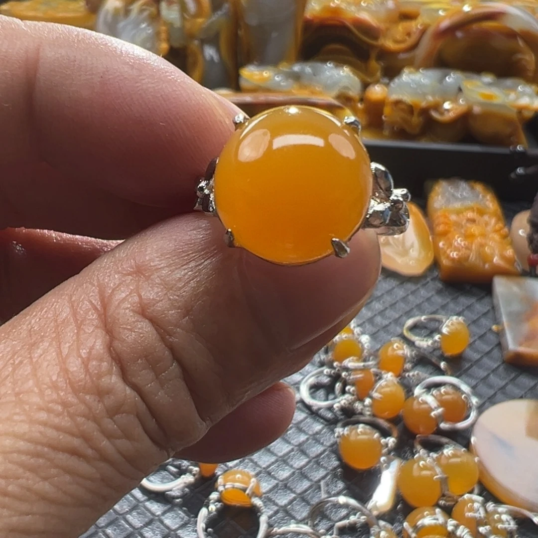 石英质玉未镶嵌颈饰