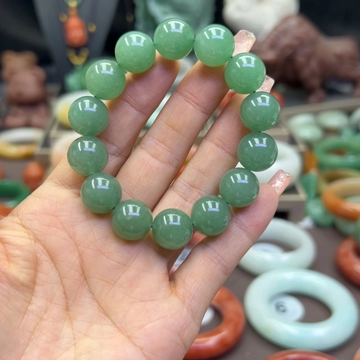 未镶嵌手镯石英岩玉