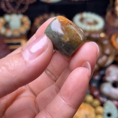 岫岩河磨玉（透闪石质玉）手把件未镶嵌胖*海