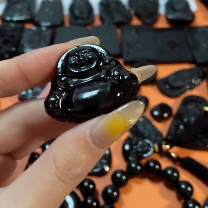 翡翠颈饰未镶嵌福**间