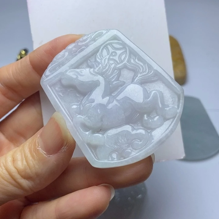 翡翠挂件未镶嵌翡翠