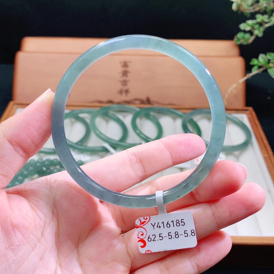 翡翠手镯（圆镯）未镶嵌