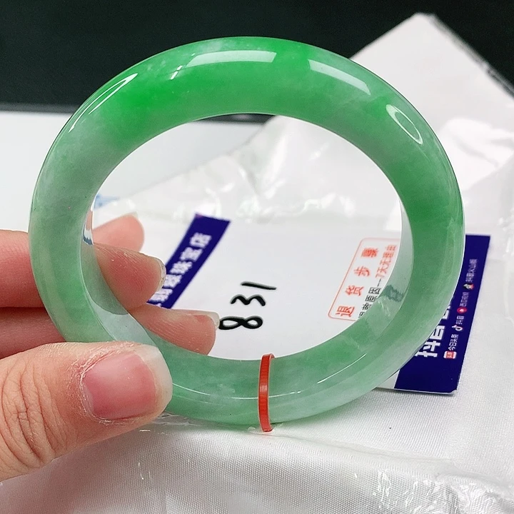 翡翠手镯未镶嵌翡翠