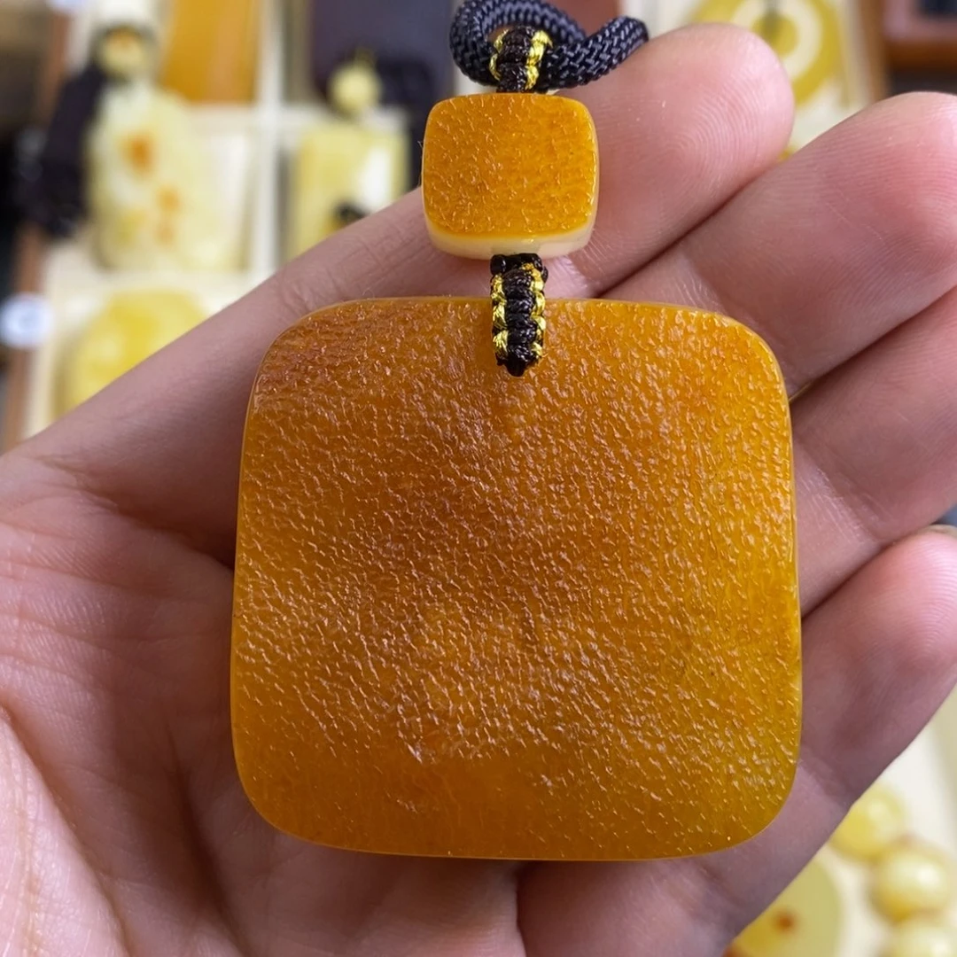 蜜蜡未镶嵌裸石微瑕