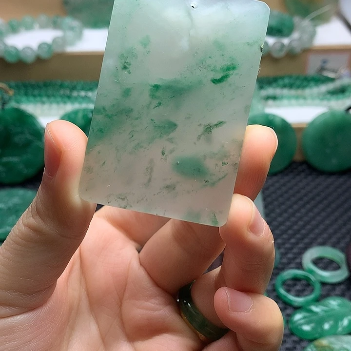 未镶嵌石英岩玉珠宝半成品