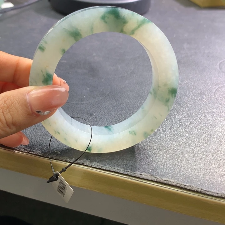 未镶嵌翡翠手镯定制翡翠