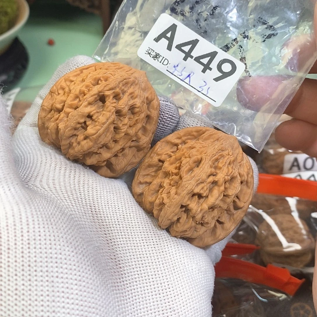 桃核把件洋**绫虎头。