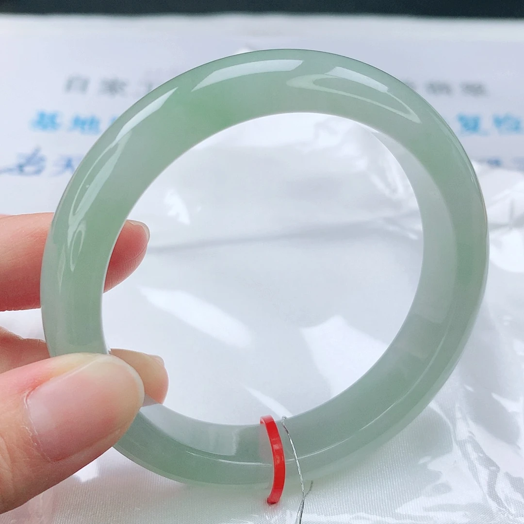 翡翠手镯未镶嵌57圈