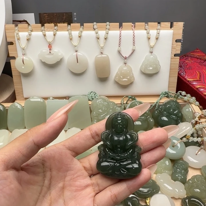颈饰未镶嵌和田玉