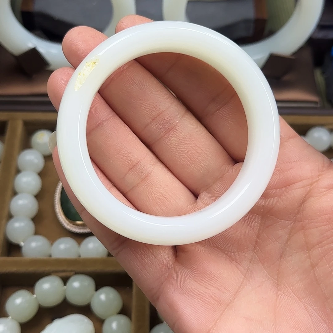 和田玉未镶嵌手镯俄料