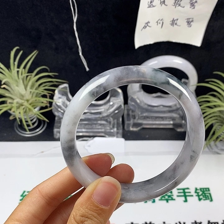 翡翠未镶嵌手镯63号。59圈