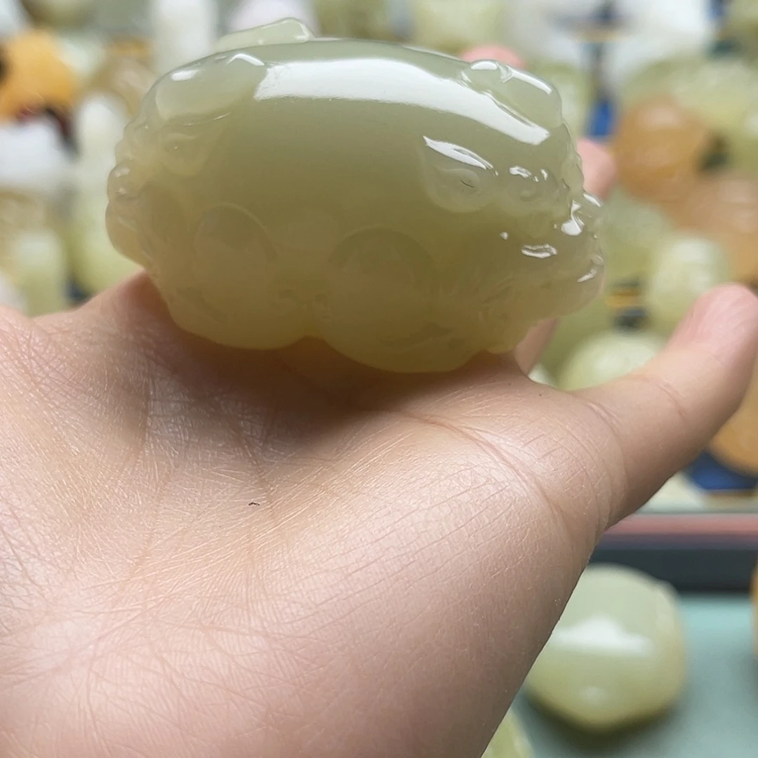 用***9玉天然桌面小摆件
