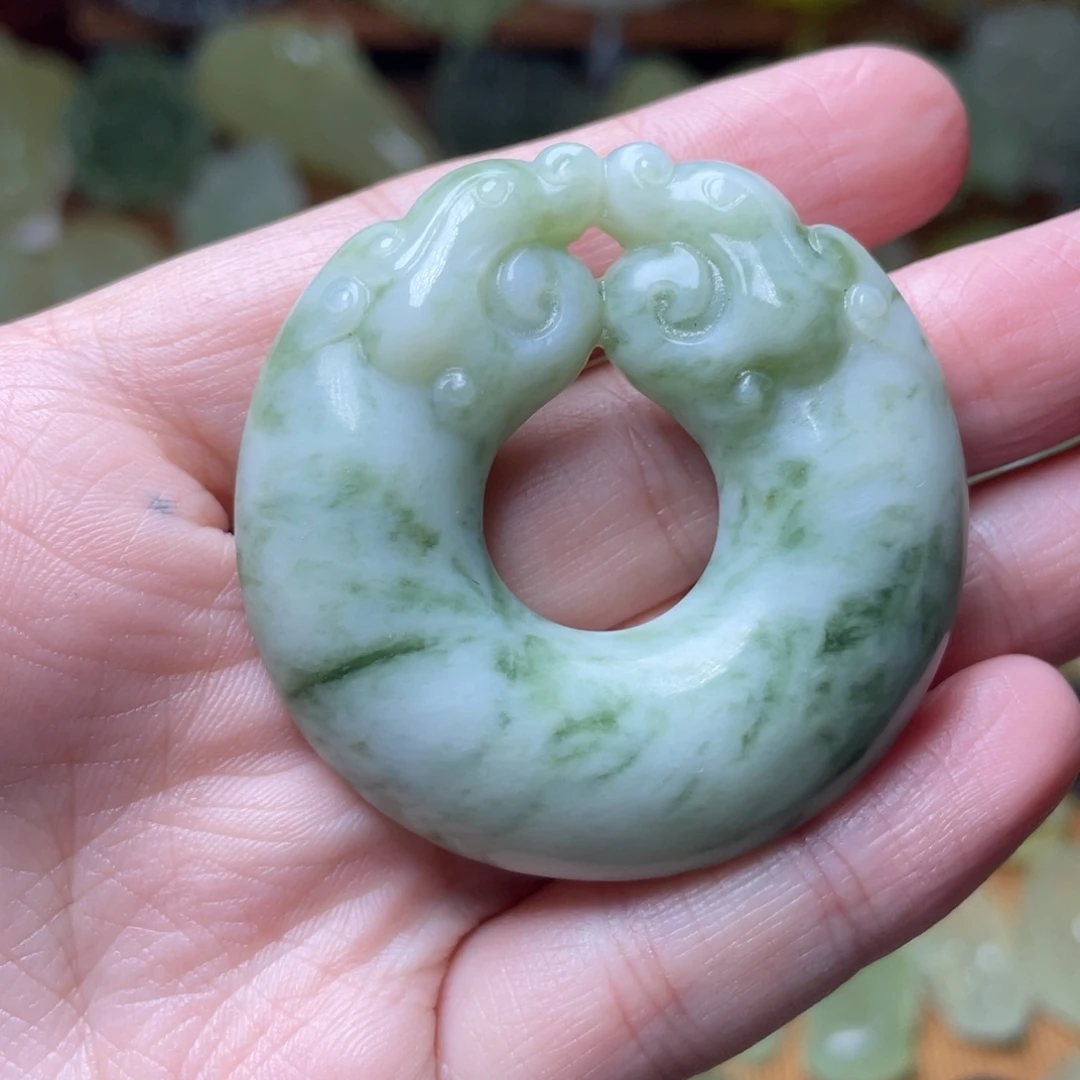 蛇纹石玉未镶嵌吊坠