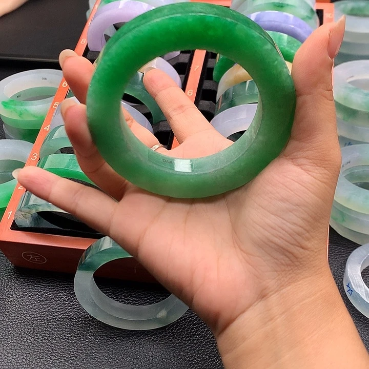 定制翡翠未镶嵌满绿