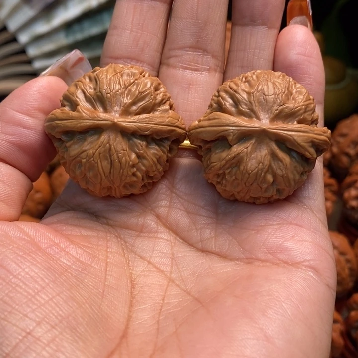 文玩核桃把件宫灯