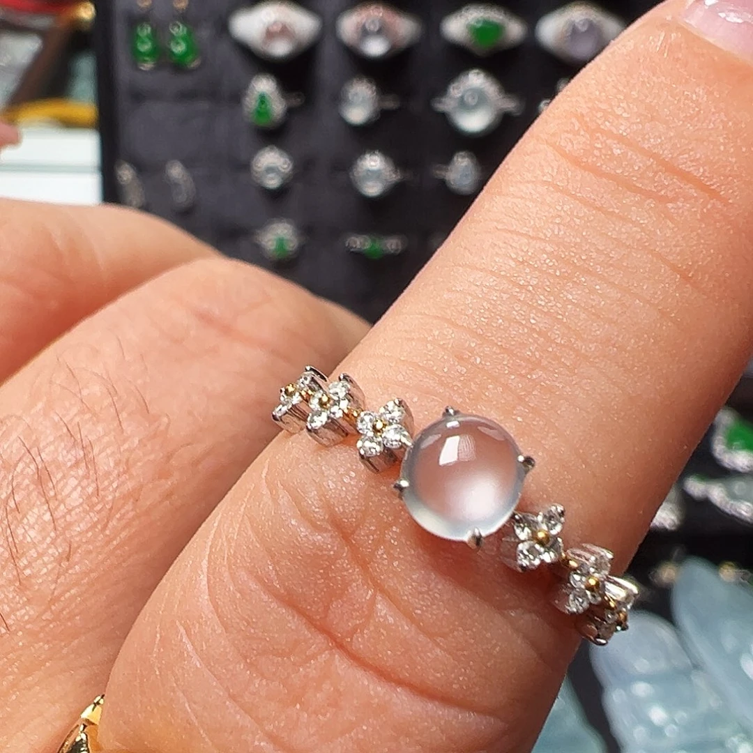 翡翠18K金镶嵌颈饰戒指