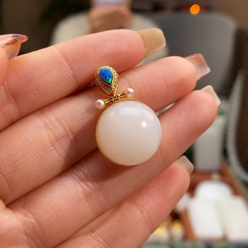 【闪购商品】吊坠(赠链)18K金镶嵌和田玉