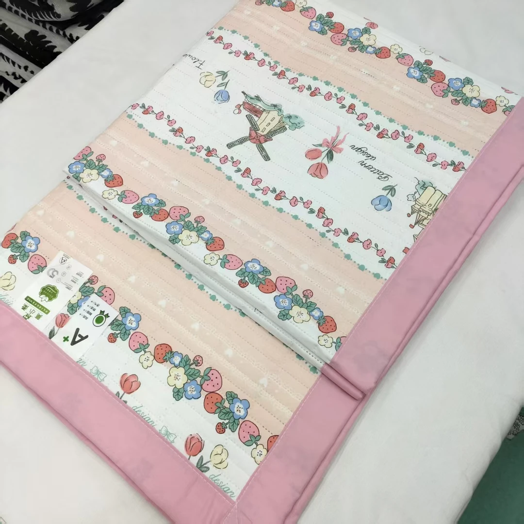 【包边床盖】<贵族草莓兔>90X220cm<±5cm>绗缝 多功能水洗透气柔软