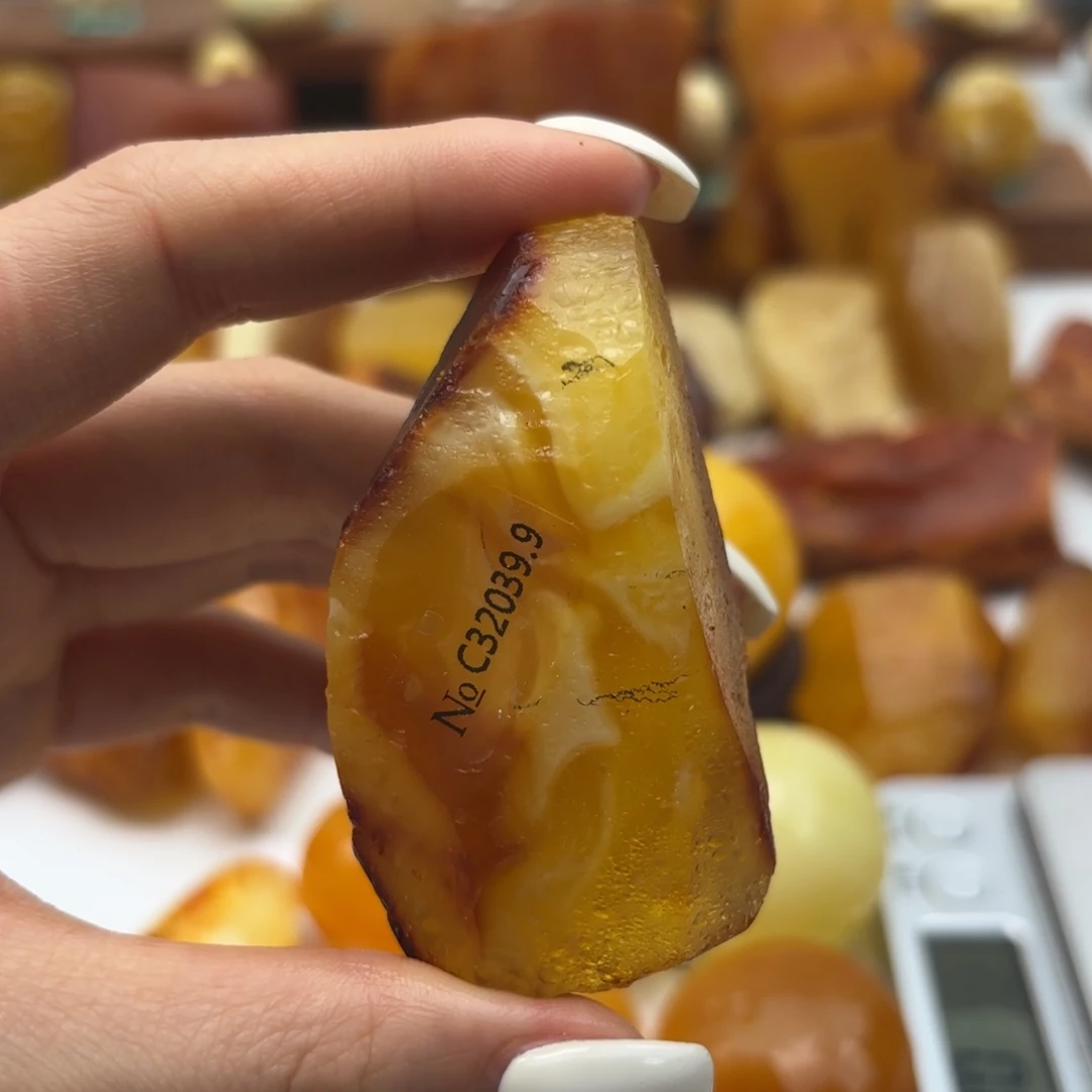 呼***啦定制琥珀未镶嵌不退不换