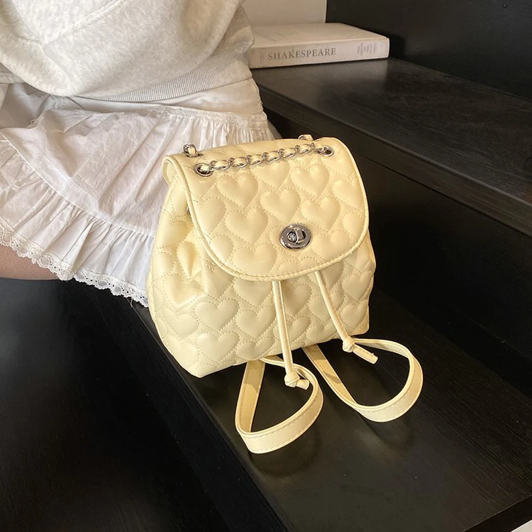 新款时尚洋气小众爱心绣线双肩包潮流便携学生菱格休闲百搭小包包