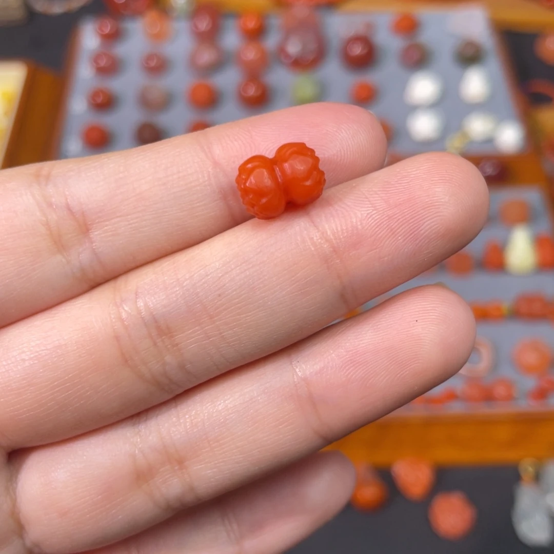 南红玛瑙未镶嵌并蒂莲卡7.7