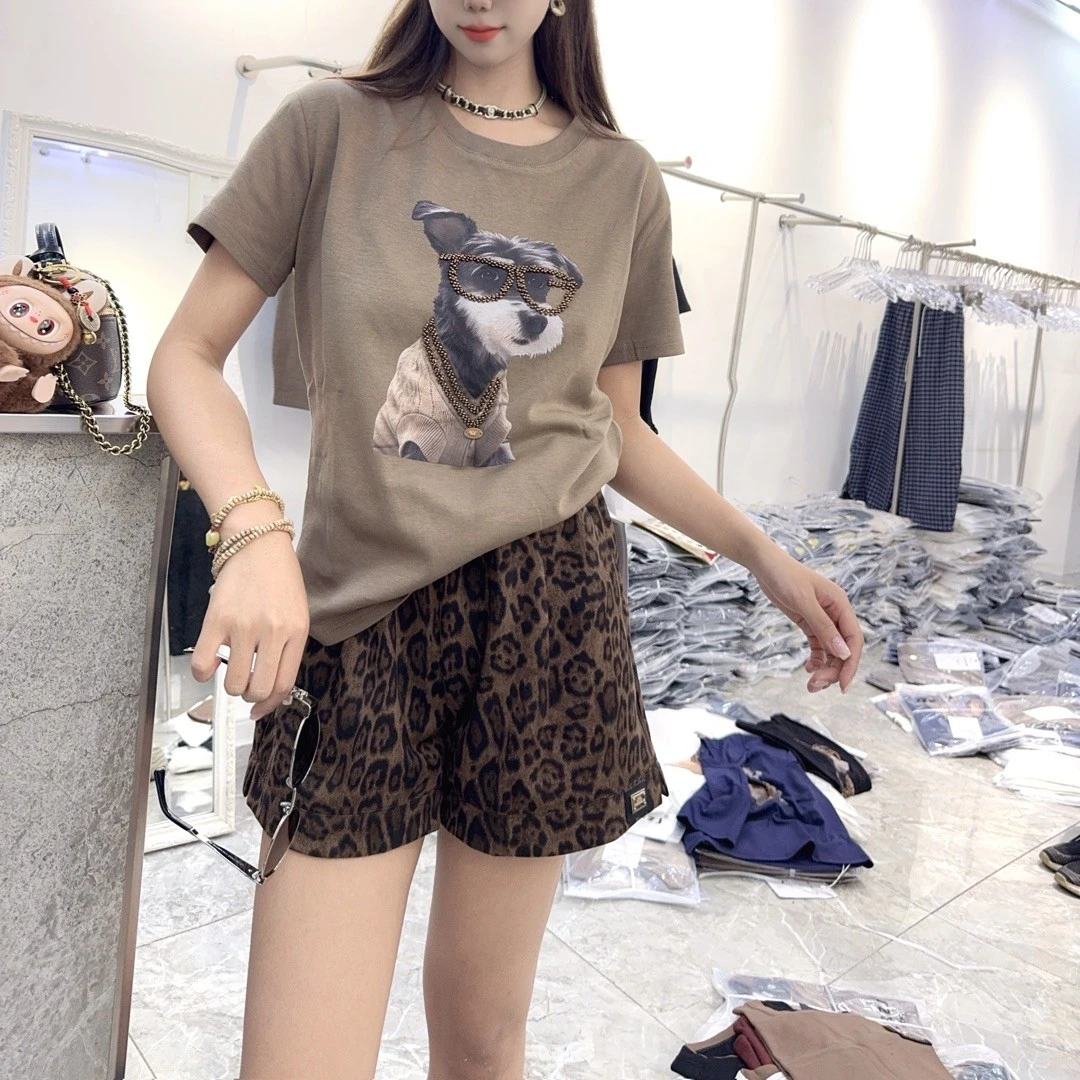 豹纹短裤休闲，时尚百搭，