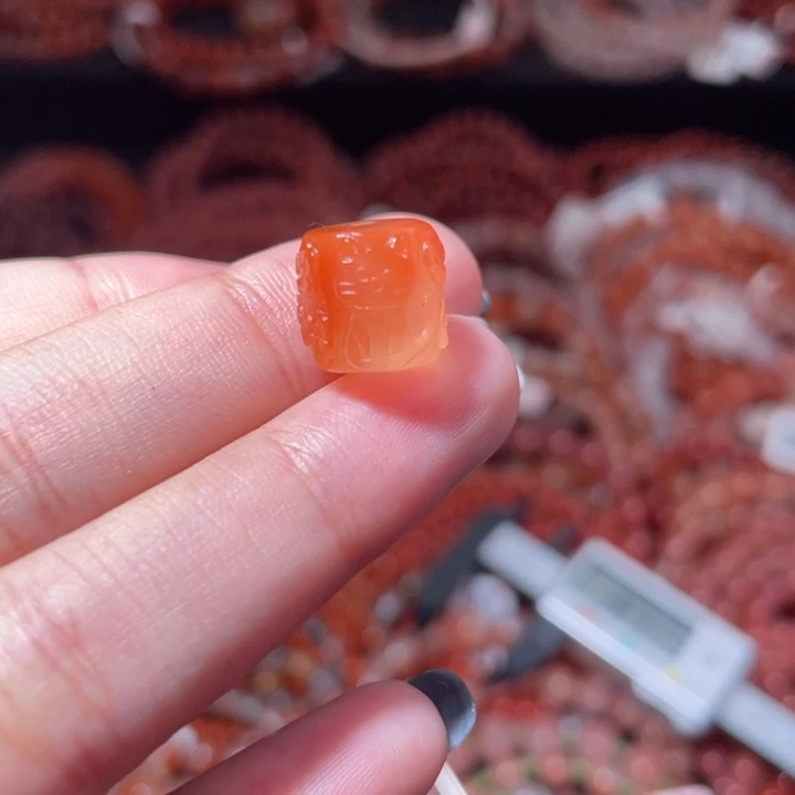 南红玛瑙未镶嵌猫猫桶珠1889