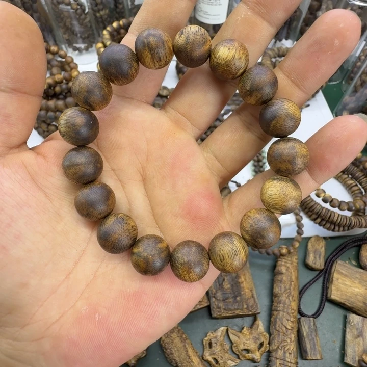 沉香碎屑沉香奇楠沉香金沙叶卡1.3单圈17颗14.3克