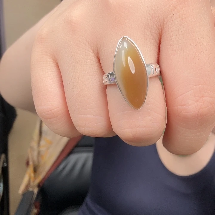 未镶嵌戒指和田玉