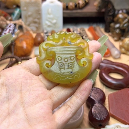 蛇纹石玉未镶嵌颈饰