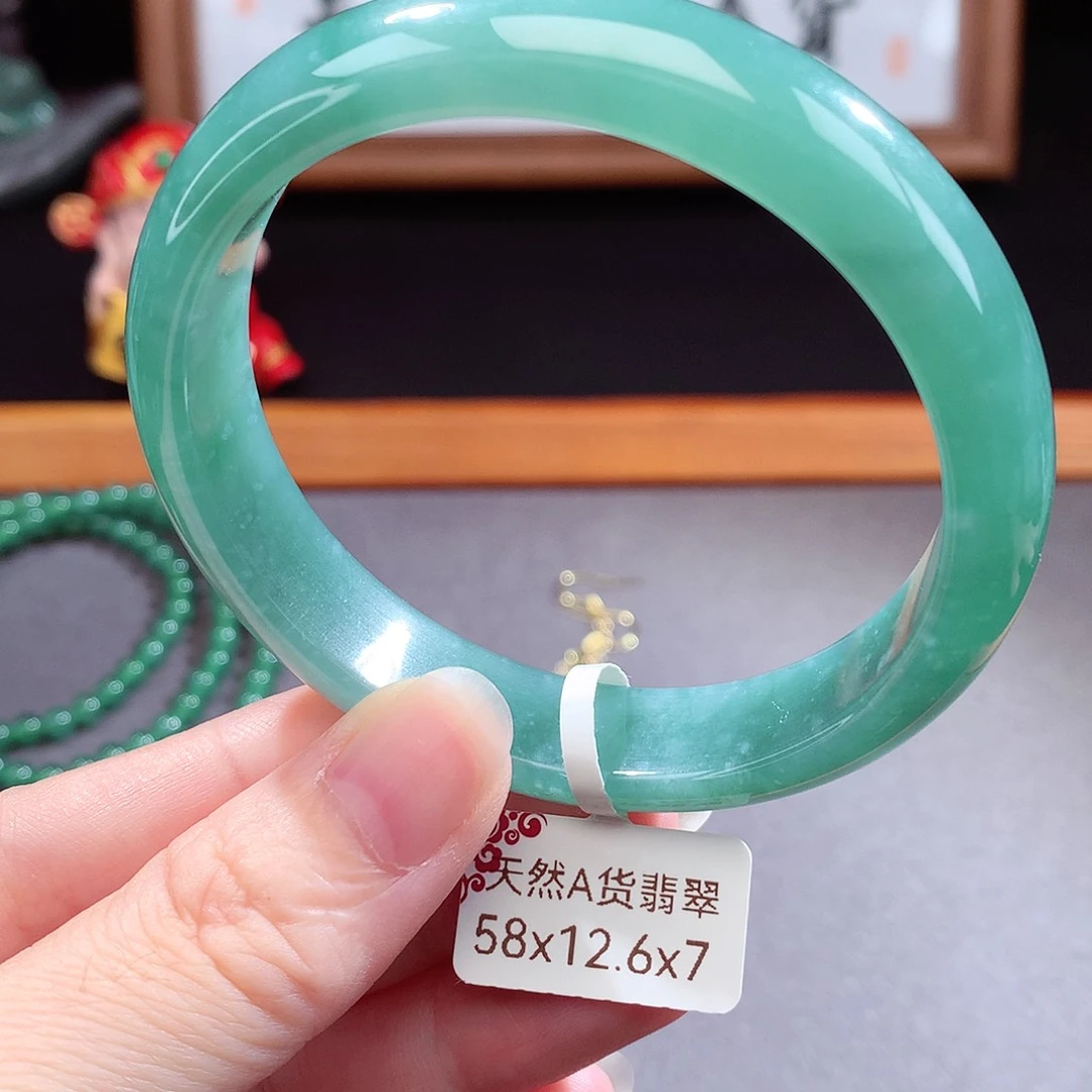 翡翠手镯（圆镯）未镶嵌