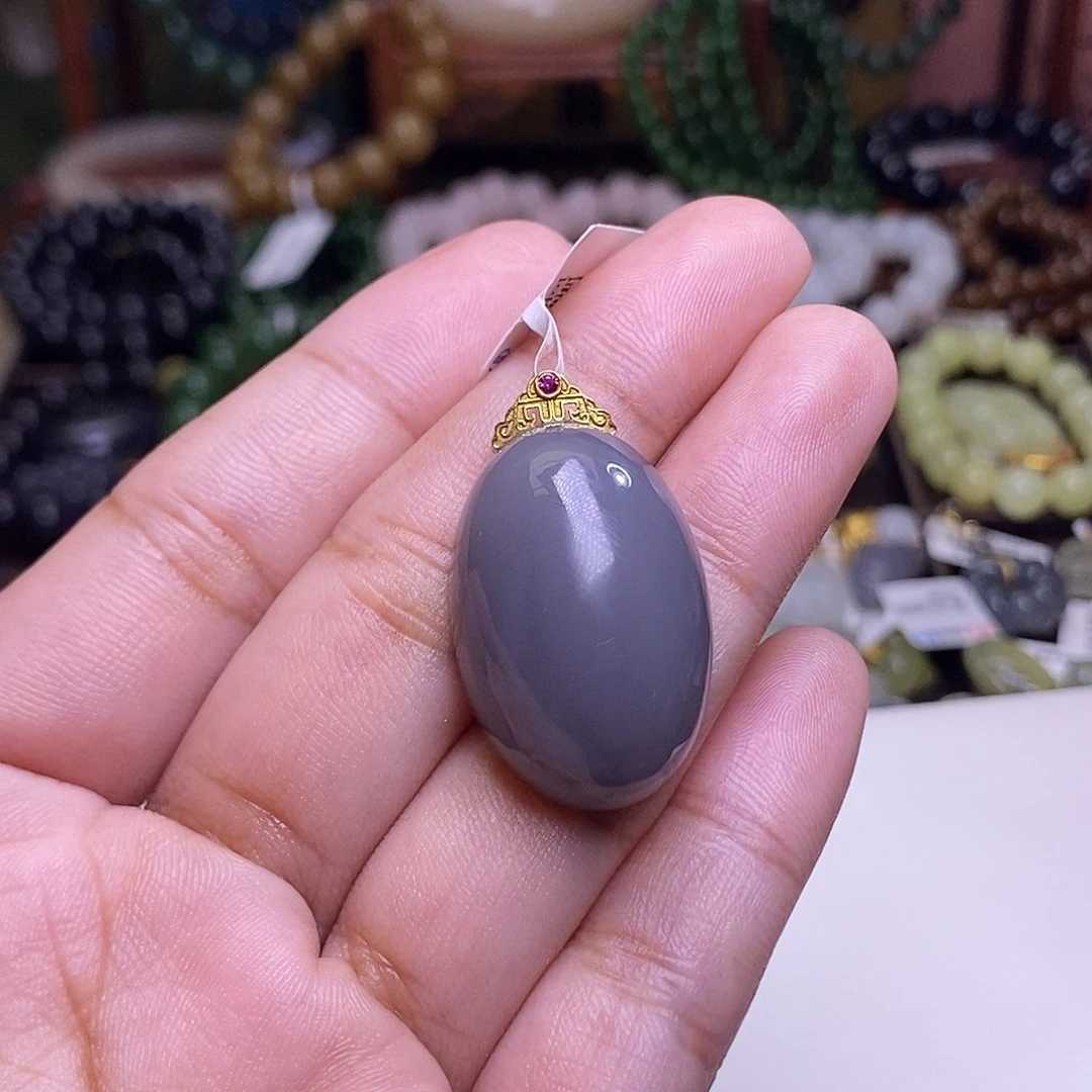 和田玉未镶嵌颈饰浓烟紫老矿料金镶鸽子蛋