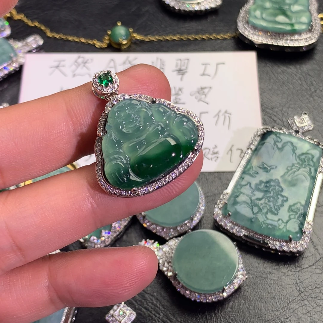 翡翠颈饰未镶嵌佛公