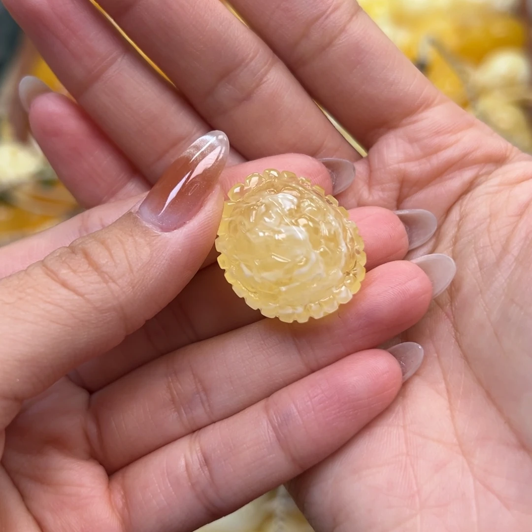 琥珀未镶嵌颈饰蜜蜡