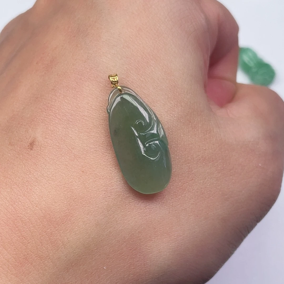 翡翠18K金镶嵌颈饰