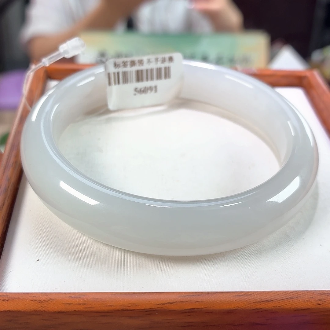 和田玉手镯未镶嵌18。 58/59