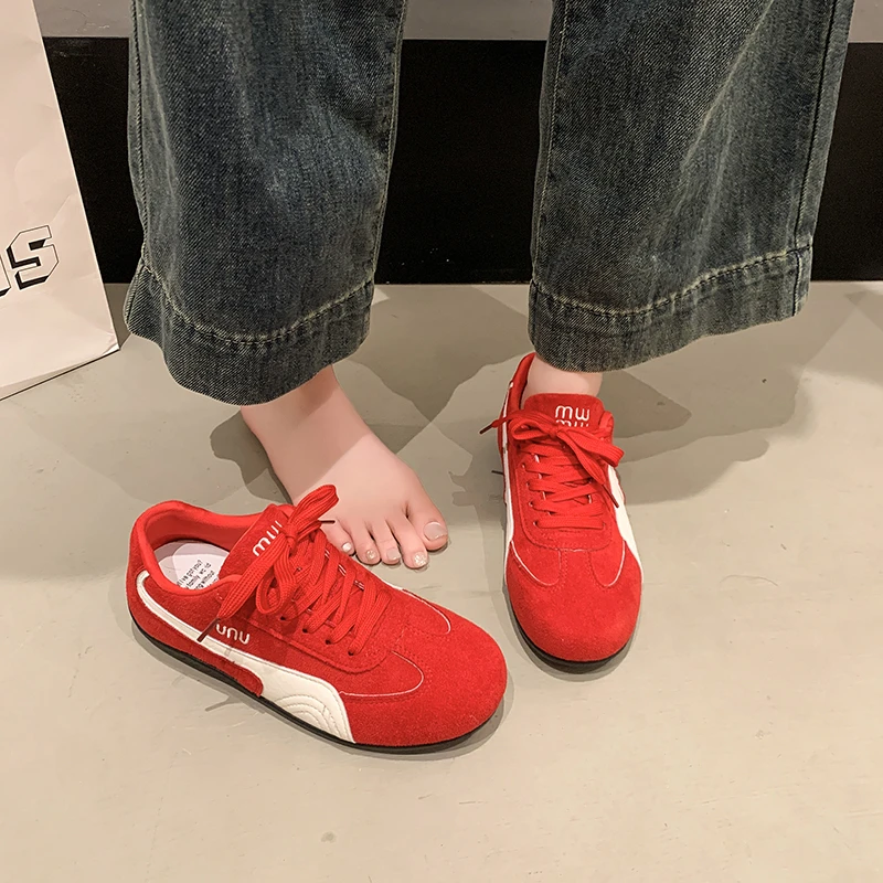 2025春款超软糯多巴胺女鞋设计感百搭软底板鞋轻便防滑运动德训鞋