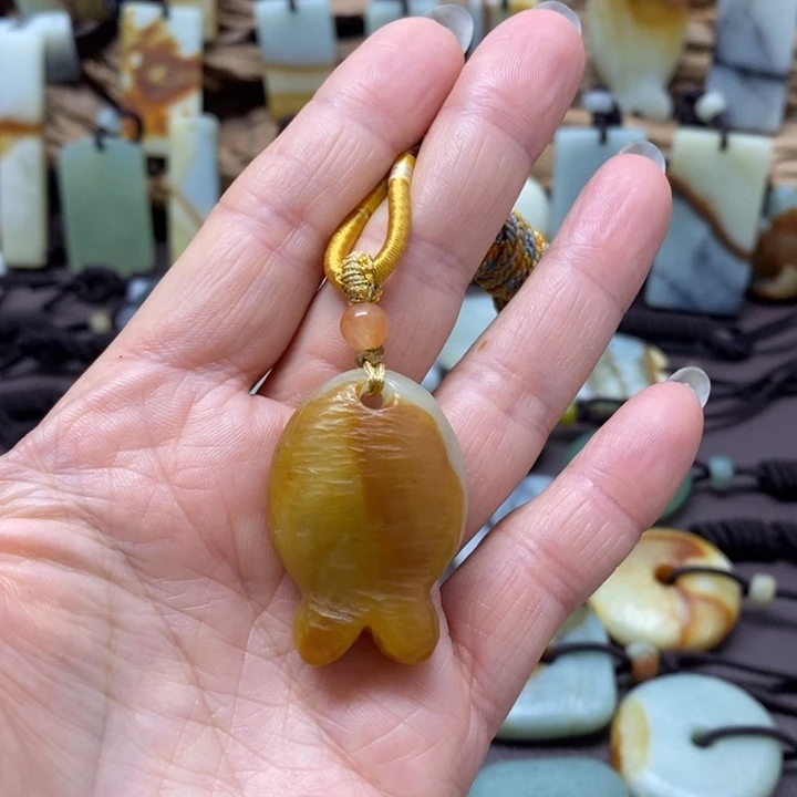 蛇纹石玉未镶嵌颈饰