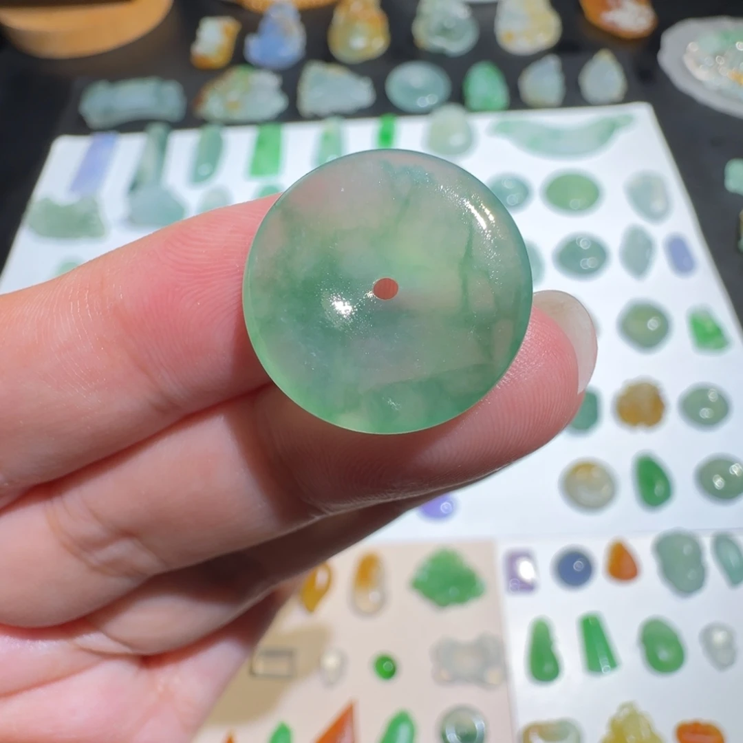 未镶嵌定制翡翠冰种飘绿花平安扣