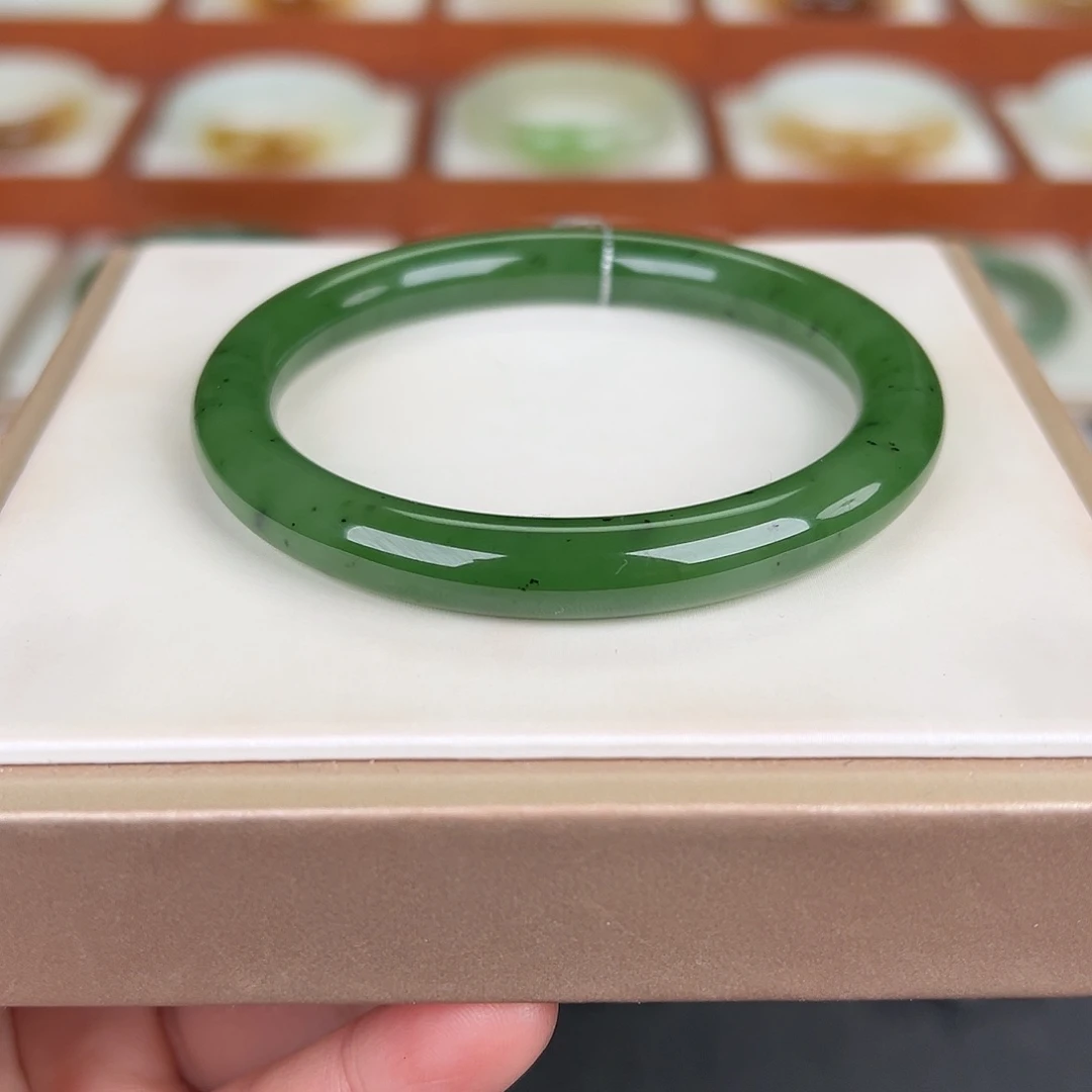 和田玉未镶嵌手镯碧玉