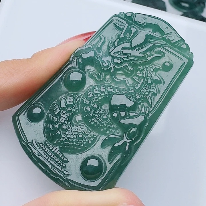 颈饰未镶嵌翡翠天然的A货翡翠多样性发其一